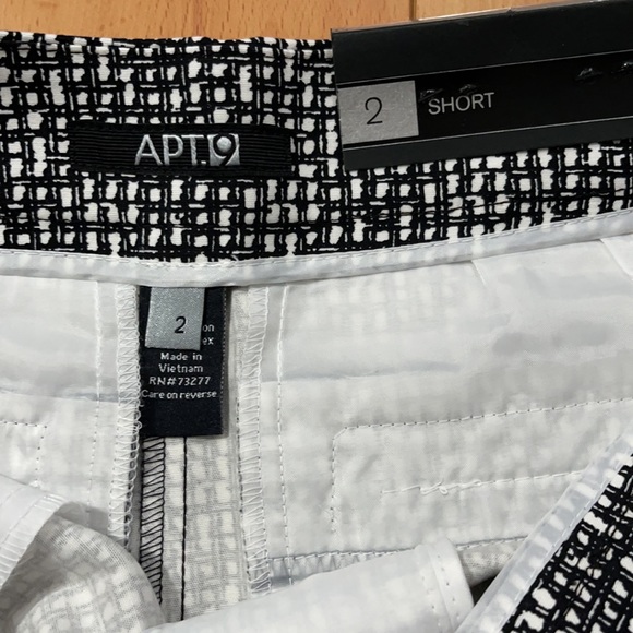 Shorts Black White Grid Pattern, Size 2 - Picture 7 of 9